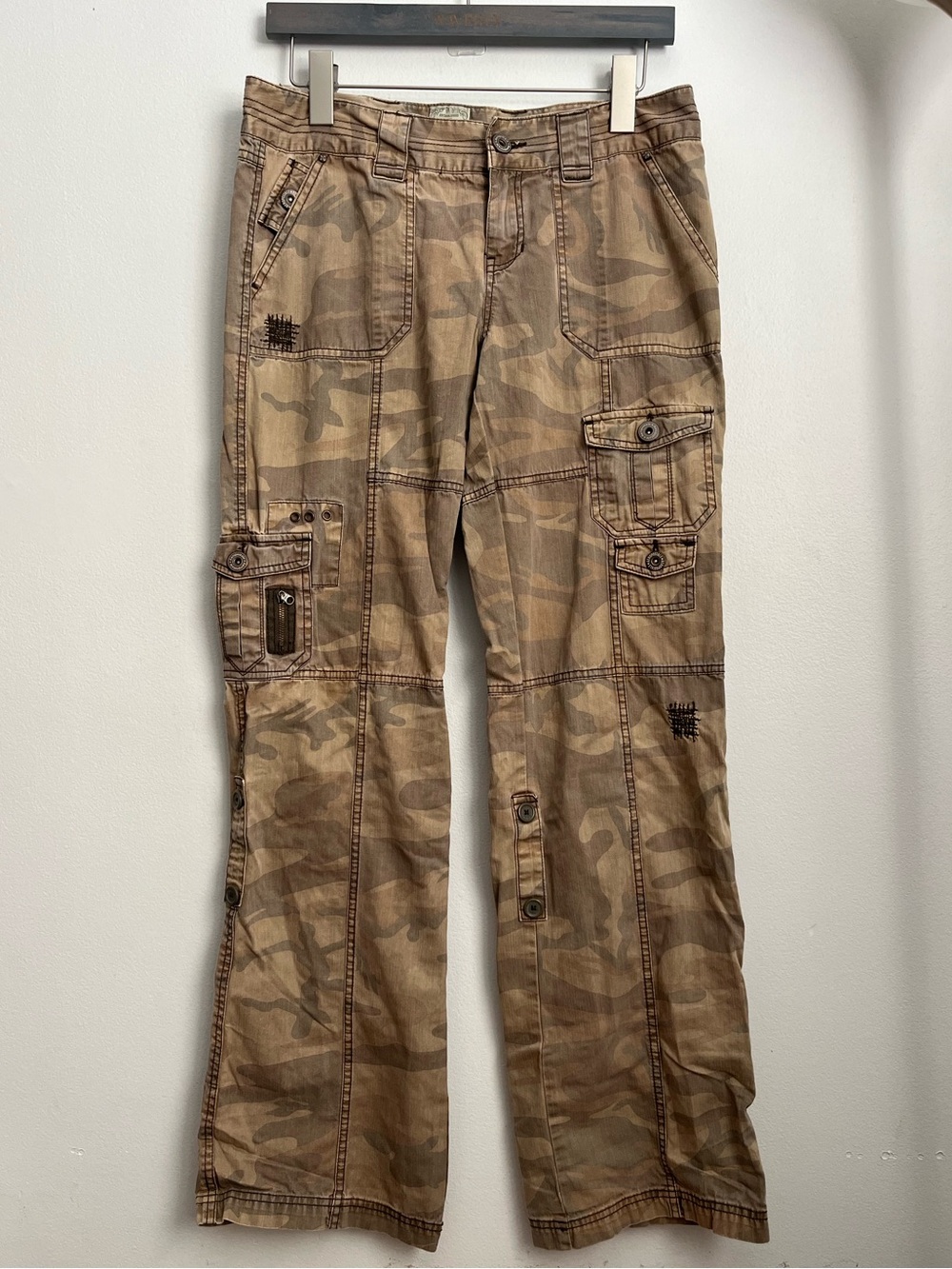 VTG Y2K Low Rise Aeropostale Grunge Skater Camo Cargo Pants